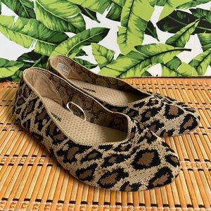 Sketchers leopard print flats
